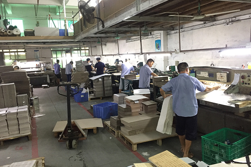 祥鴻告訴你適用于硬紙包裝盒的兩種材質(zhì)